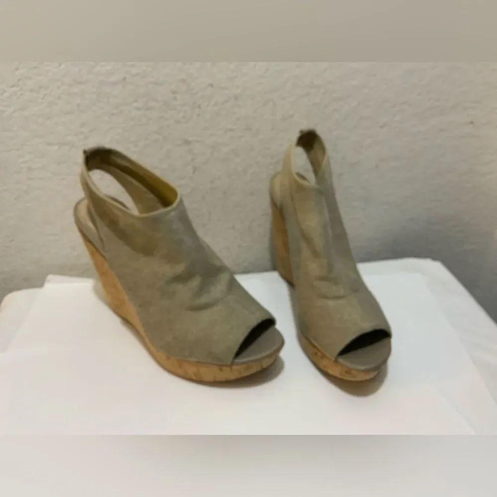 Stuart Weitzman Glover Stretch Wedge Sandal 10.5 M